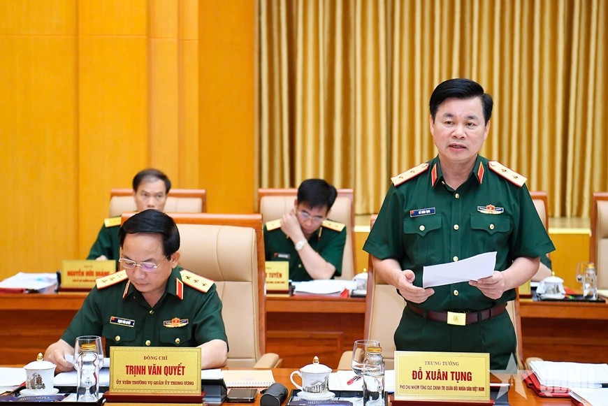 Trung tướng Đỗ Xuân Tụng thay mặt lãnh đạo Tổng cục Chính trị báo cáo kết quả công tác chuẩn bị tổ chức Đại hội Đảng bộ Quân đội lần thứ XII, nhiệm kỳ 2025-2030.