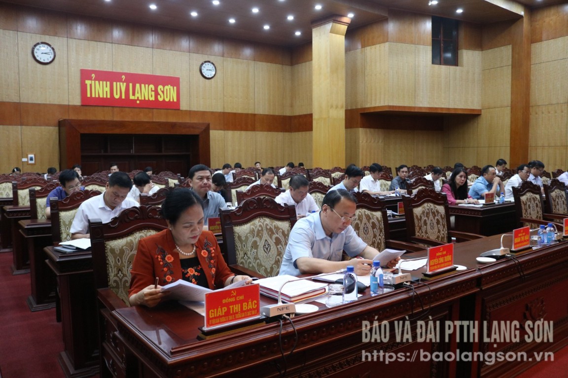 Các đại biểu dự hội nghị