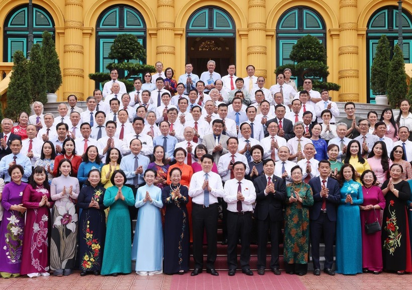 State President Luong Cuong and delegates (Photo: VNA)