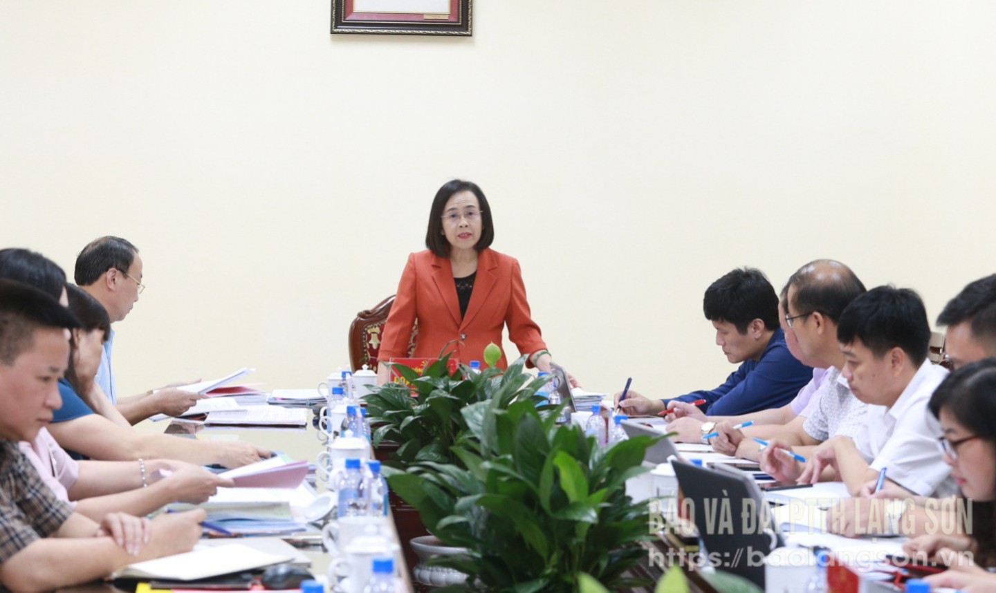 Đồng chí Đoàn Thị Hậu, Phó Bí thư Thường trực Tỉnh ủy, Chủ tịch HĐND tỉnh, Tổ trưởng Tổ duyệt văn kiện số 2 kết luận cuộc họp