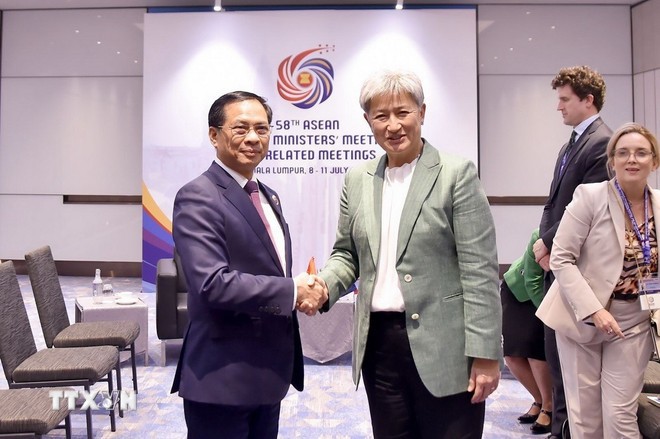 Phó Thủ tướng, Bộ trưởng Ngoại giao Bùi Thanh Sơn gặp Bộ trưởng Ngoại giao Australia, Penny Wong. (Ảnh: TTXVN phát)