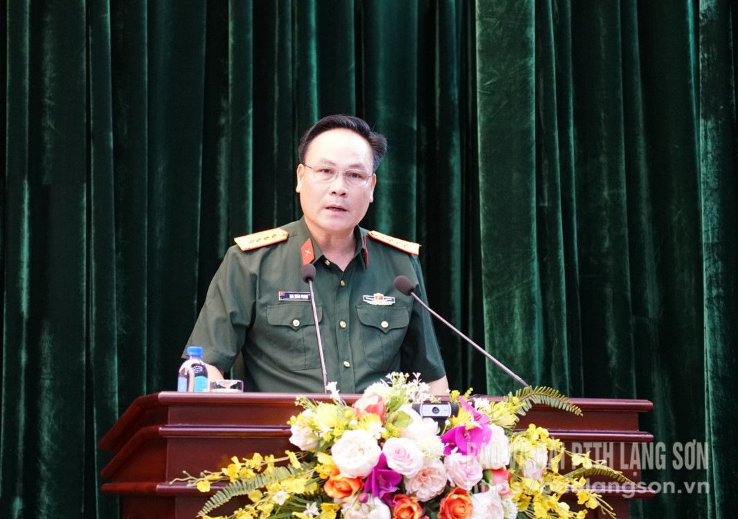 Lãnh đạo Bộ Chỉ huy Quân sự tỉnh tham luận tại hội nghị