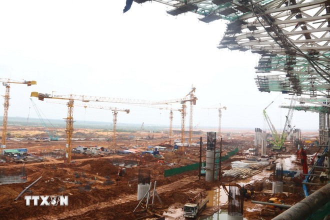 Thi công cầu cạn vào nhà ga hành khách sân bay Long Thành. (Ảnh: Công Phong/TTXVN)