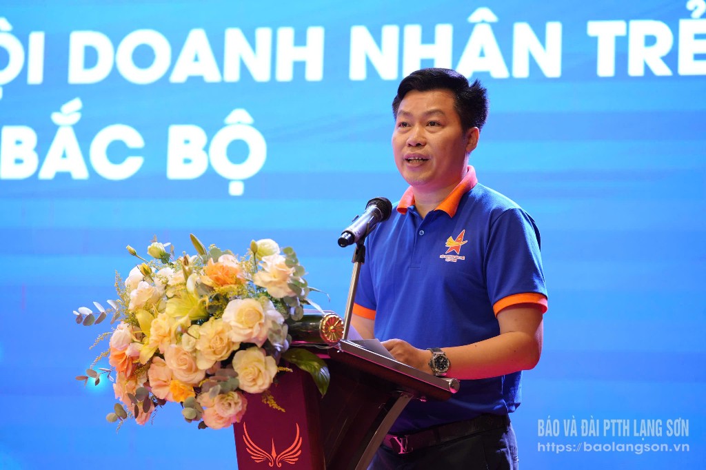 Lãnh đạo Hội Doanh nhân trẻ Việt Nam phát biểu tại toạ đàm