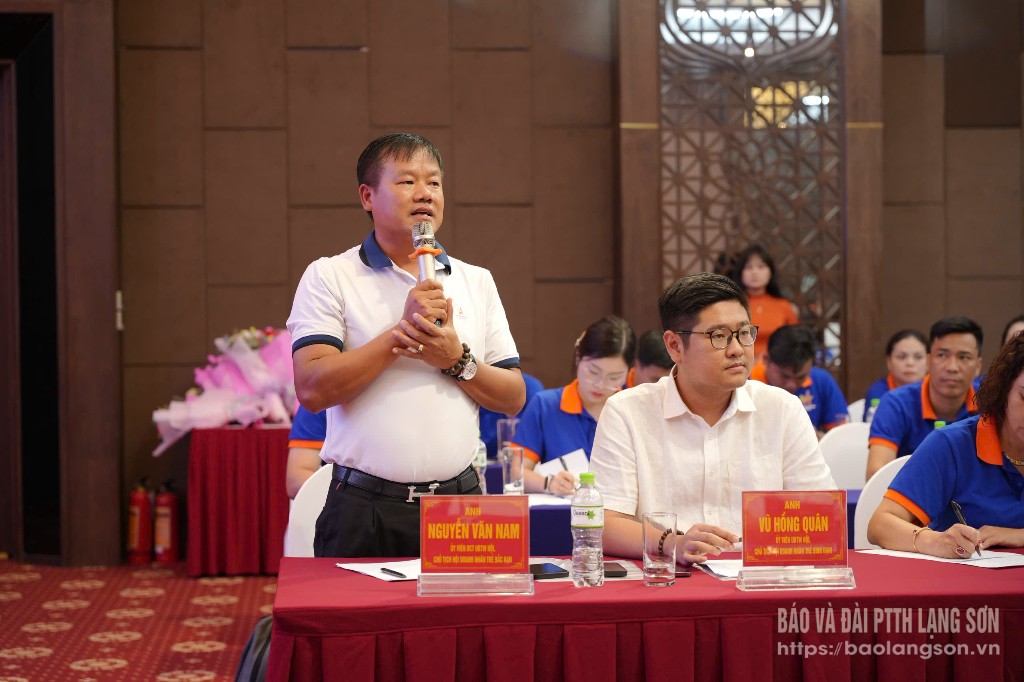 Các đại biểu phát biểu ý kiến thảo luận tạo toạ đàm