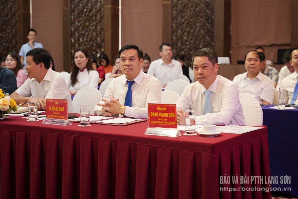 Các đại biểu tham dự diễn đàn