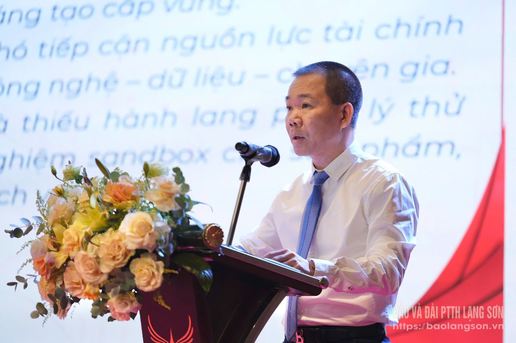 Đại diện Hội Doanh nhân trẻ Lạng Sơn phát biểu tham luận tại diễn đàn