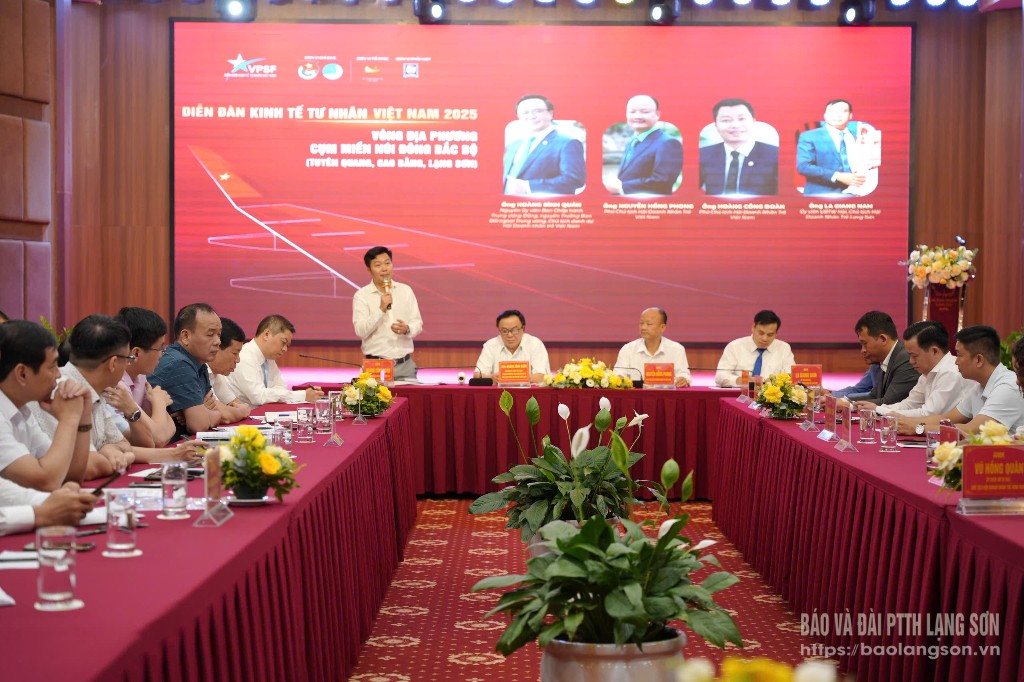 Các đại biểu tham dự diễn đàn