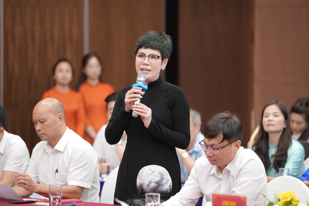 Đại diện Công ty Xe điện DK Việt Nhật (Lạng Sơn) phát biểu ý kiến tại diễn đàn