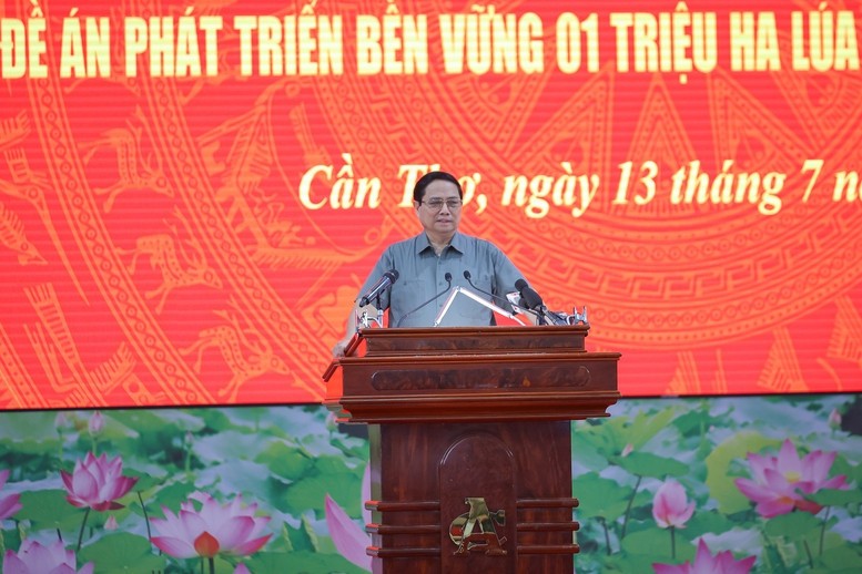 Thủ tướng Phạm Minh Chính chủ trì hội nghị về tình hình thực hiện mô hình chính quyền địa phương 2 cấp; tiến độ triển khai các dự án giao thông trọng điểm; Đề án phát triển bền vững 1 triệu ha lúa chuyên canh vùng ĐBSCL - Ảnh: VGP/Nhật Bắc