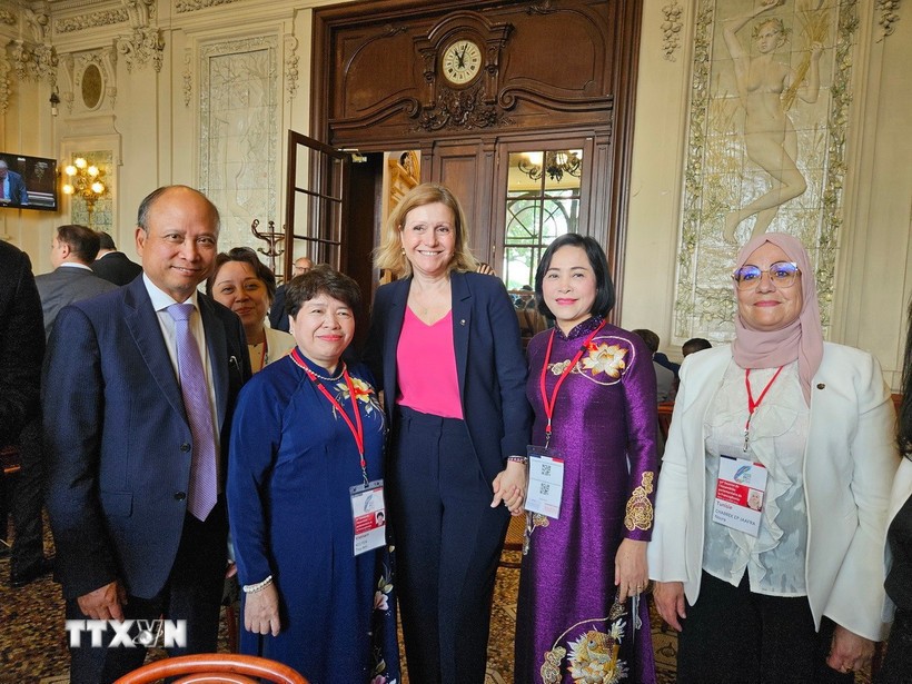 Phó Chủ tịch Quốc hội Nguyễn Thị Thanh gặp Chủ tịch Quốc hội Pháp Yael Braun-Pivet. (Ảnh: TTXVN phát)