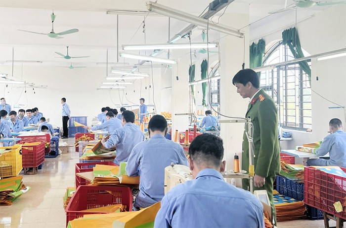 CBCS cơ sở cai nghiện dạy nghề may cho học viên.