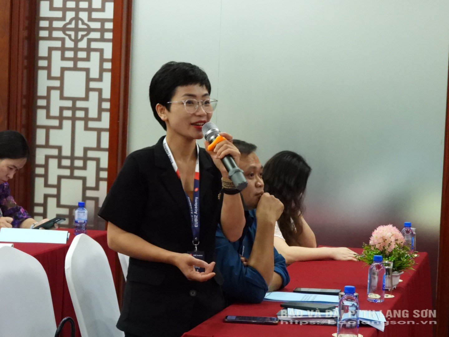 Đại diện chủ cơ sở sản xuất thạch Chu Hạnh phát biểu giới thiệu về thương hiệu thạch Chu Hạnh