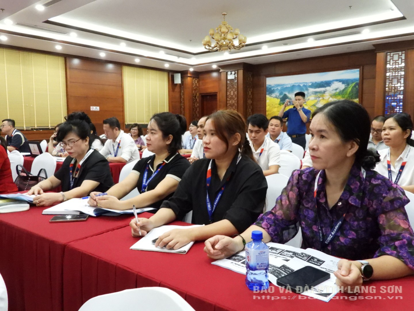 Đại diện các doanh nghiệp, chủ cơ sở sản xuất tham gia chương trình tập huấn