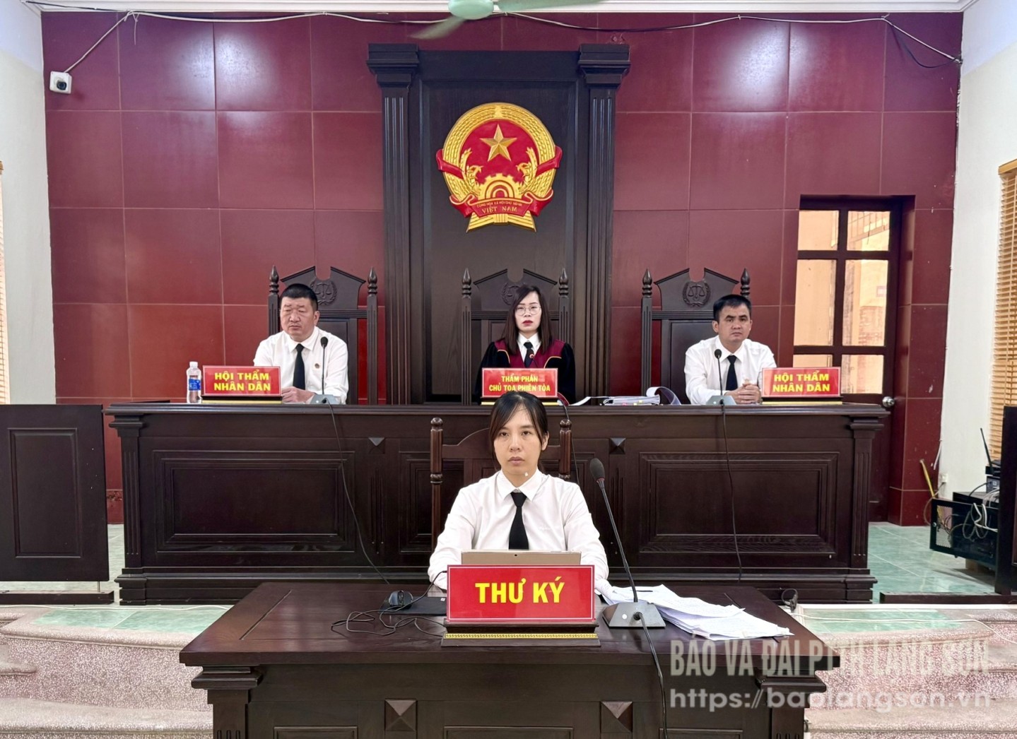 Hội đồng xét xử TAND khu vực 4 thực hiện nhiệm vụ tại phiên tòa thứ hai sau khi vận hành theo cơ cấu tổ chức mới