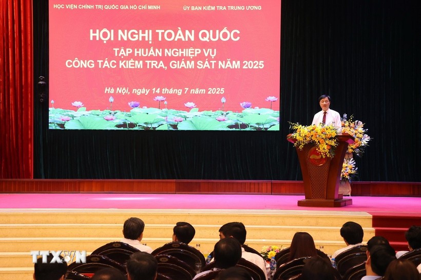 Chủ nhiệm Ủy ban Kiểm tra Trung ương Nguyễn Duy Ngọc phát biểu khai mạc hội nghị. (Ảnh: Văn Điệp/TTXVN)