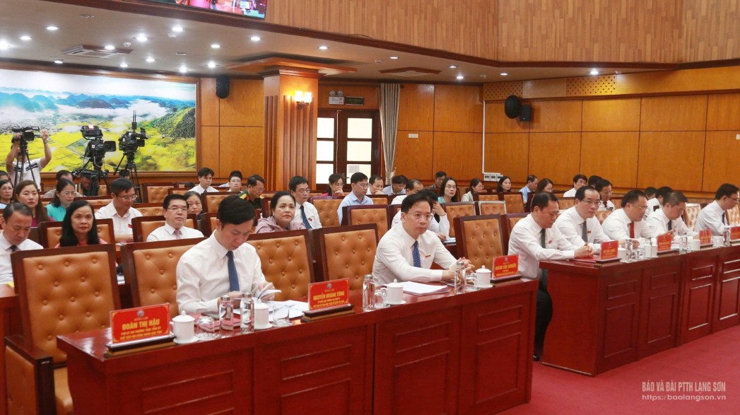 Các đại biểu dự kỳ họp
