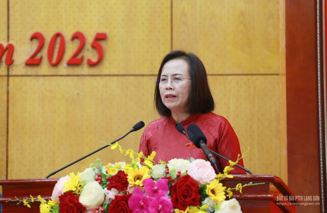 Đồng chí Đoàn Thị Hậu, Phó Bí thư Thường trực Tỉnh ủy, Chủ tịch HĐND tỉnh phát biểu bế mạc kỳ họp