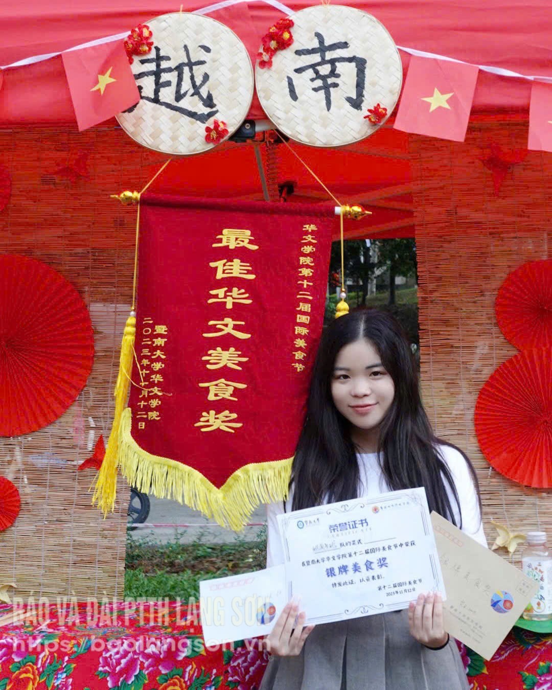 Vy Thị Huyền Trang tham gia hoạt động ngoại khóa tại trường đại học Ký Nam(Quảng Đông, Trung Quốc)