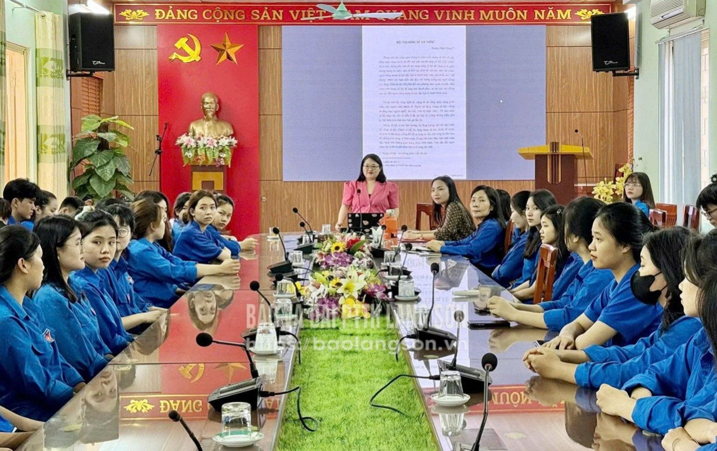Đoàn thanh niên Trường Cao đẳng Sư phạm Lạng Sơn phối hợp với Chi đoàn Báo và Đài phát thanh truyền hình Lạng Sơn tổ chức sinh hoạt chuyên đề về “Phát huy vai trò của sinh viên trong việc bảo vệ nền tảng tư tưởng của Đảng” 