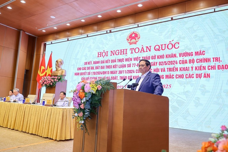 Thủ tướng yêu cầu các cơ quan, địa phương phối hợp chặt chẽ với Ban Chỉ đạo 751, Đảng uỷ Chính phủ để hoàn thành báo cáo trình Bộ Chính trị trong tháng 8/2025, với chất lượng tốt nhất có thể - Ảnh: VGP/Nhật Bắc