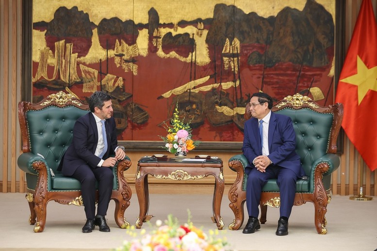 Thủ tướng Phạm Minh Chính đánh giá cao hoạt động của Công ty trong những năm qua, đã trực tiếp theo dõi sát, đưa ra nhận định, đánh giá khách quan, phản ánh sát nền kinh tế và thị trường chứng khoán Việt Nam - Ảnh: VGP/Nhật Bắc