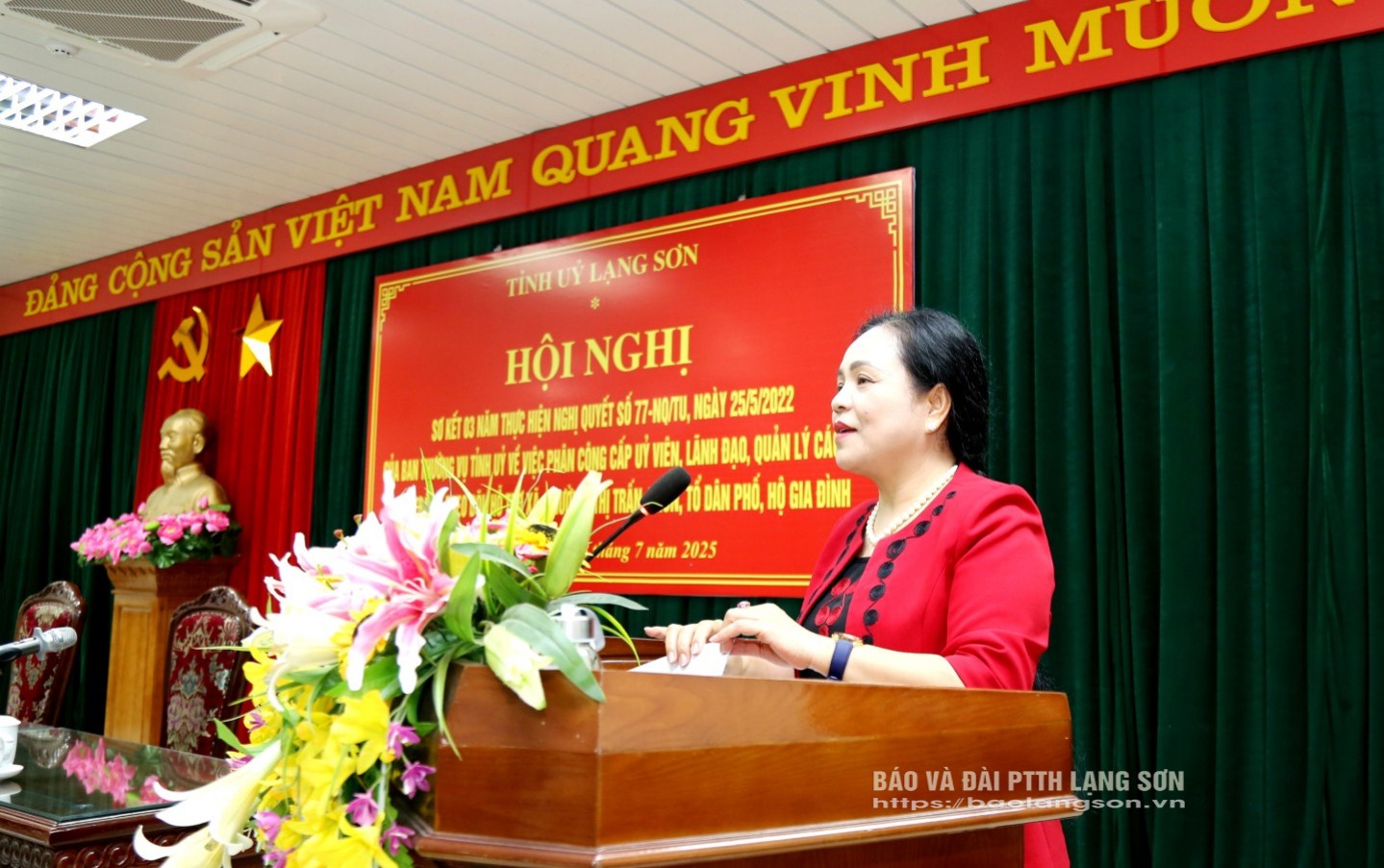Đồng chí Giáp Thị Bắc, Ủy viên Ban Thường vụ Tỉnh ủy, Trưởng Ban Tổ chức Tỉnh ủy phát biểu tại hội nghị