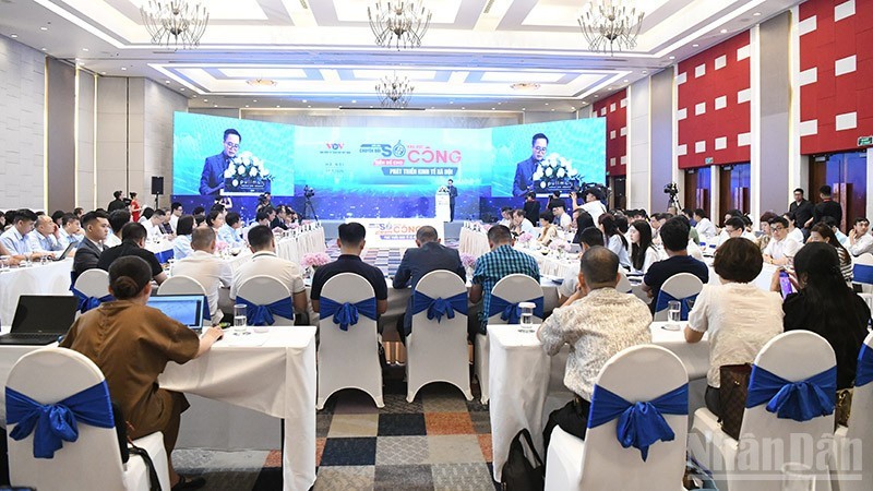 Quang cảnh Diễn đàn.