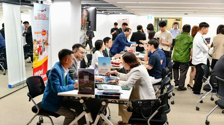 Hoạt động B2B giữa đại diện các địa phương, doanh nghiệp Việt Nam và Hàn Quốc diễn ra sôi nổi. (Ảnh: VITA)