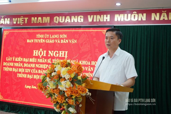 Đồng chí Đinh Hữu Học, Tỉnh uỷ viên, Phó Chủ tịch Thường trực HĐND tỉnh phát biểu tại hội nghị