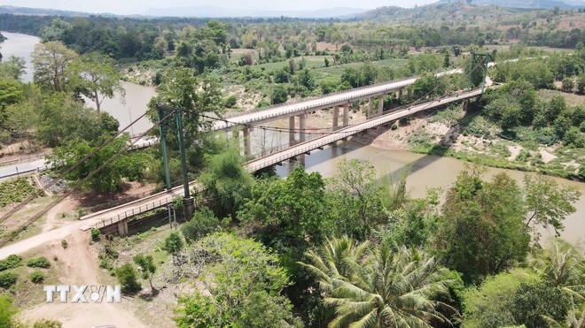 Tuyến đường Hồ Chí Minh-Tây Trường Sơn là minh chứng cho tình đoàn kết keo sơn giữa hai dân tộc Việt Nam-Lào. (Ảnh: Đỗ Bá Thành/TTXVN)