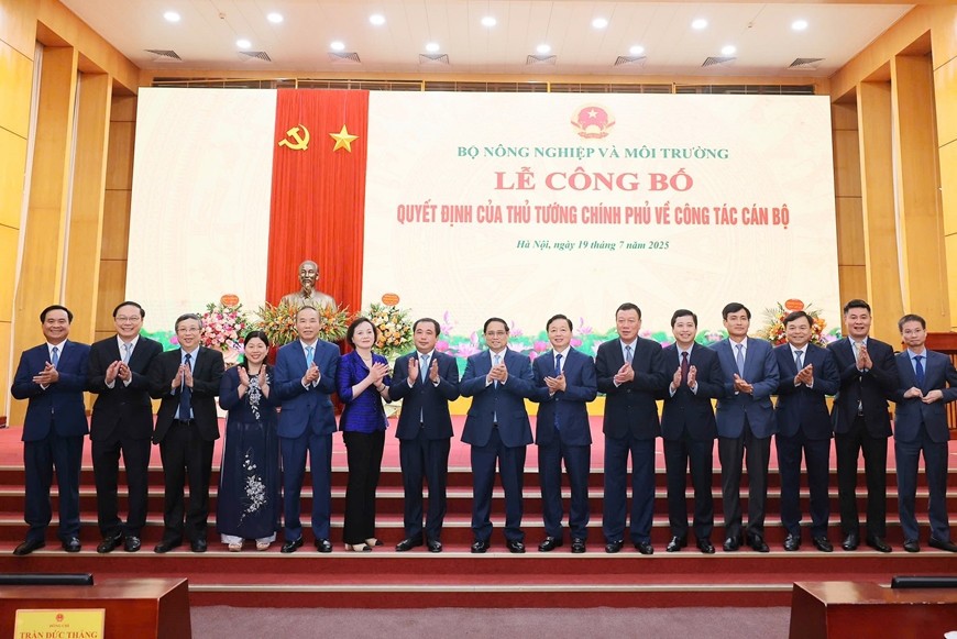 Thủ tướng Chính phủ và các đại biểu. Ảnh: KIM DUNG