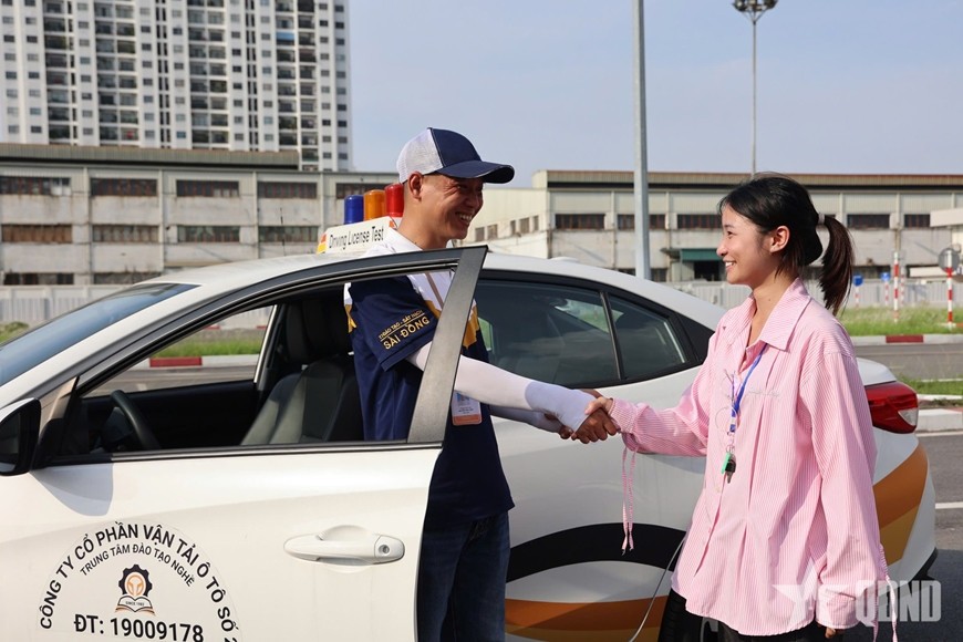 Thí sinh bước vào phần thi thực hành.