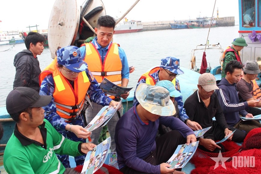  Tuyên truyền phòng, chống ma túy cho ngư dân hoạt động trên khu vực biển Bạch Long Vĩ.