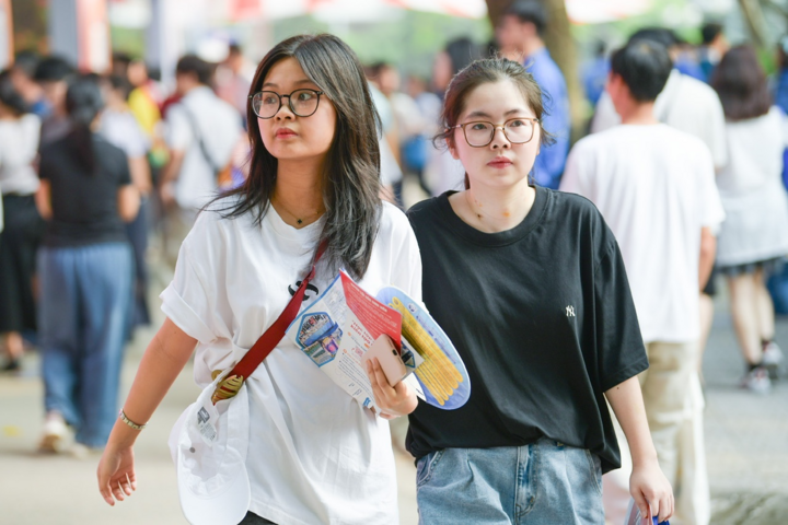 Thí sinh tham dự Ngày hội lựa chọn nguyện vọng xét tuyển 2025. (Ảnh: Nam Trần)