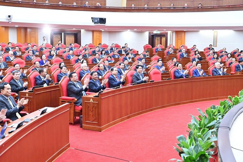 Sau 2 ngày làm việc khẩn trương, nghiêm túc, dân chủ, trách nhiệm cao, Hội nghị lần thứ 12 Ban Chấp hành Trung ương Đảng khóa XIII đã hoàn thành toàn bộ chương trình đề ra - Ảnh: VGP/Nhật Bắc