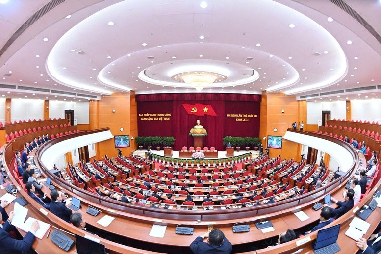 Hội nghị thảo luận, cho ý kiến sâu sắc, toàn diện và thống nhất cao đối với ba nhóm nội dung trọng tâm có ý nghĩa chiến lược, định hướng lâu dài, trực tiếp phục vụ chuẩn bị Đại hội XIV của Đảng và thúc đẩy quá trình tiếp tục đổi mới, phát triển bền vững đất nước trong thời kỳ mới - Ảnh: VGP/Nhật Bắc