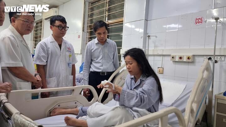 Chị Linh kể phút thoát khỏi chiếc tàu bị lật.