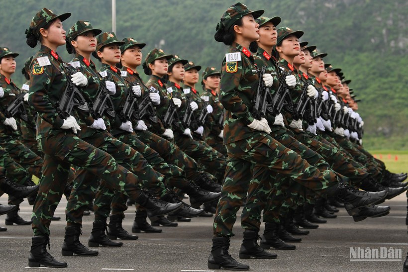 Cán bộ, chiến sĩ tập luyện tại Trung tâm Huấn luyện và Bồi dưỡng nghiệp vụ (K20), Hà Nội. (Ảnh: THẾ ĐẠI)