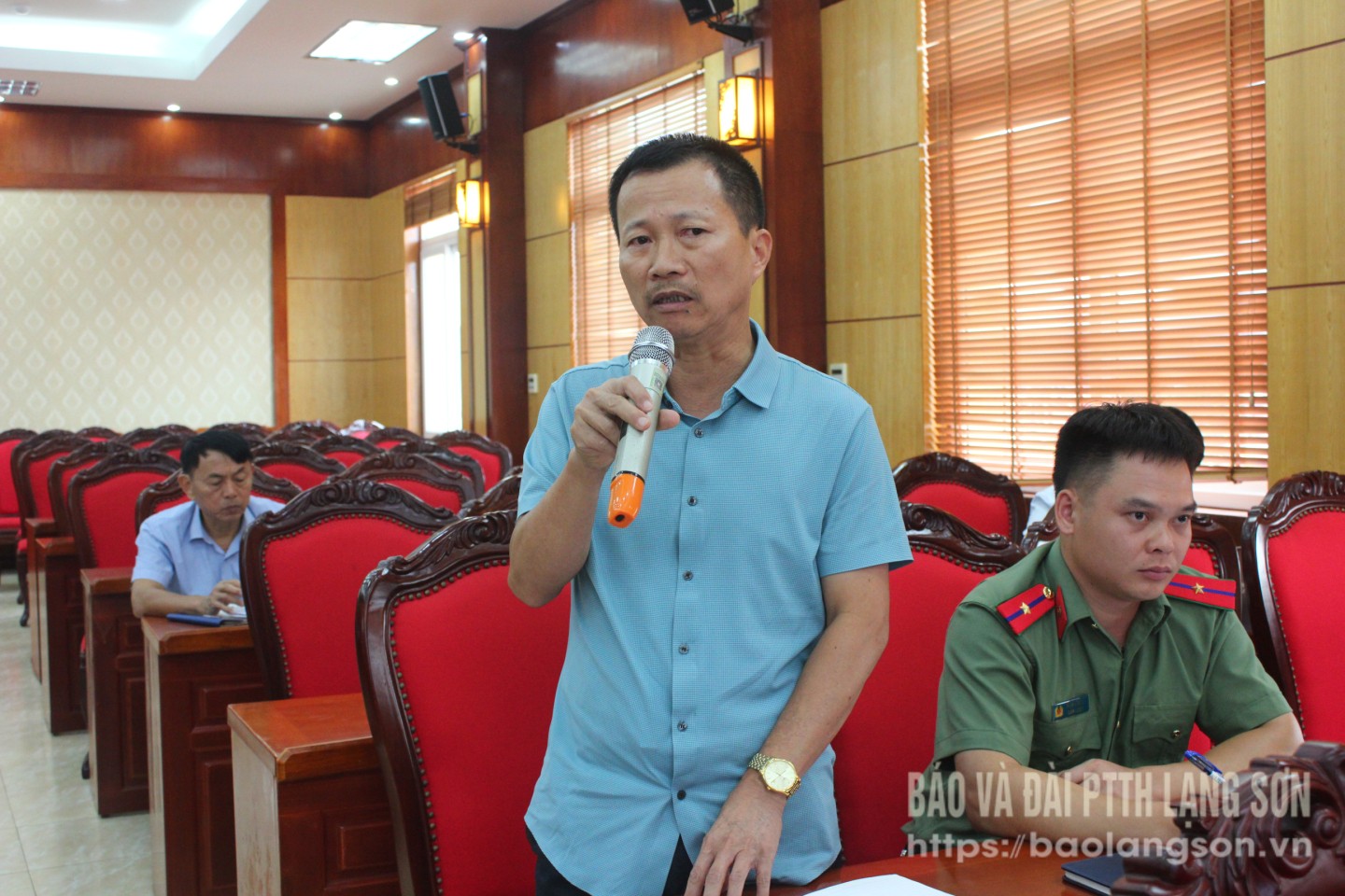 Đại diện chủ đầu tư Khu tái định cư và dân cư Nam Nguyễn Đình Chiểu nêu kiến nghị tại hội nghị