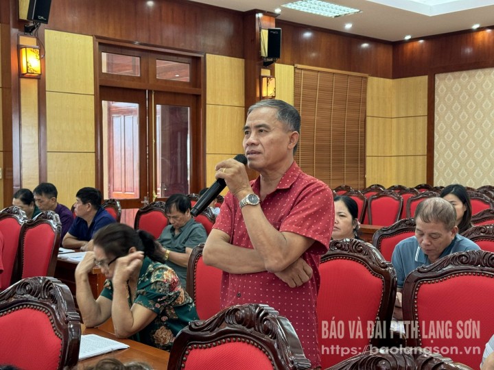 Đại diện các hộ dân Khối 8, phường Đông Kinh đề xuất giải pháp đẩy nhanh tiến độ GPMB