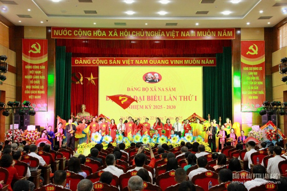 Chương trình văn nghệ chào mừng đại hội