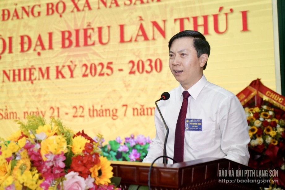 Đồng chí Nguyễn Hoàng Tùng, Uỷ viên Ban Thường vụ Tỉnh ủy, Chủ tịch Uỷ ban MTTQ tỉnh phát biểu tại đại hội