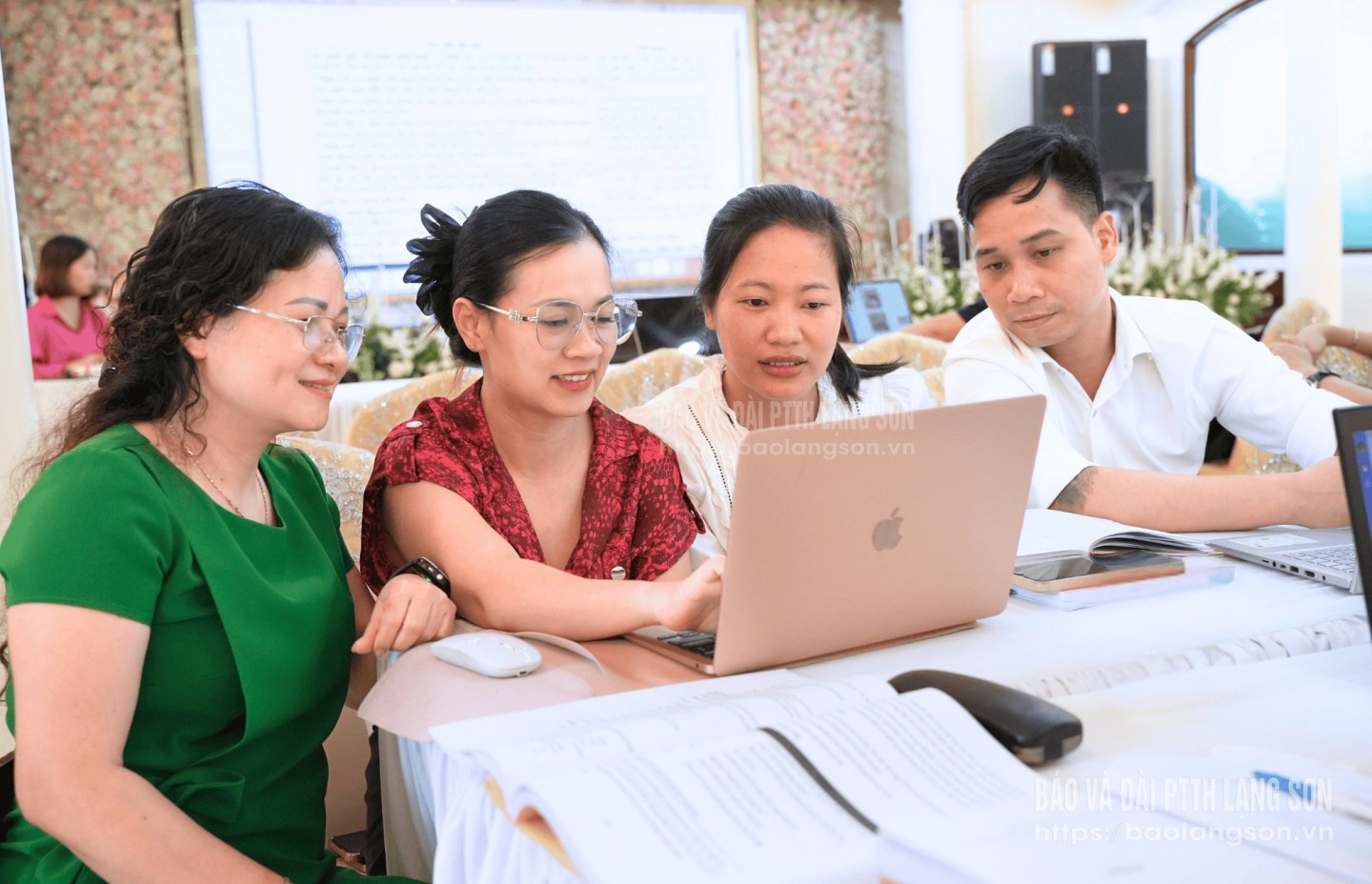 Các giáo viên tham gia lớp bồi dưỡng hè do Sở Giáo dục và Đào tạo tổ chức