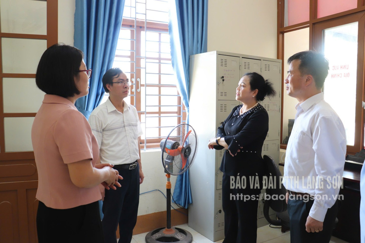 Tổ công tác của tỉnh kiểm tra điều kiện làm việc của cán bộ, công chức xã Châu Sơn