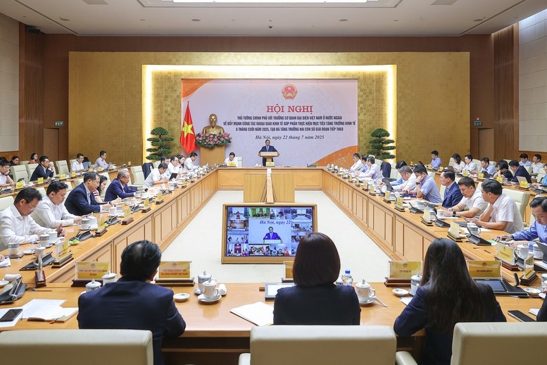 Thủ tướng Phạm Minh Chính chủ trì Hội nghị với các Trưởng Cơ quan đại diện Việt Nam ở nước ngoài - Ảnh: VGP/Nhật Bắc