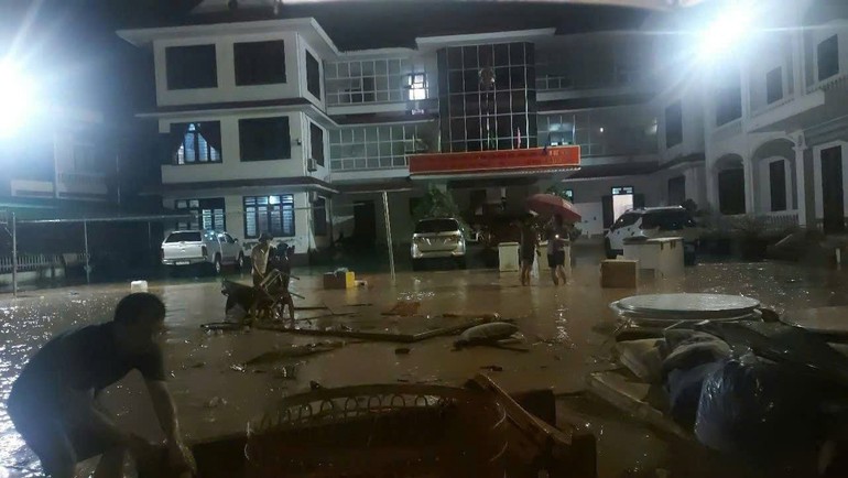 Trụ sở Ủy ban nhân dân xã Mường Xén bị ngập.