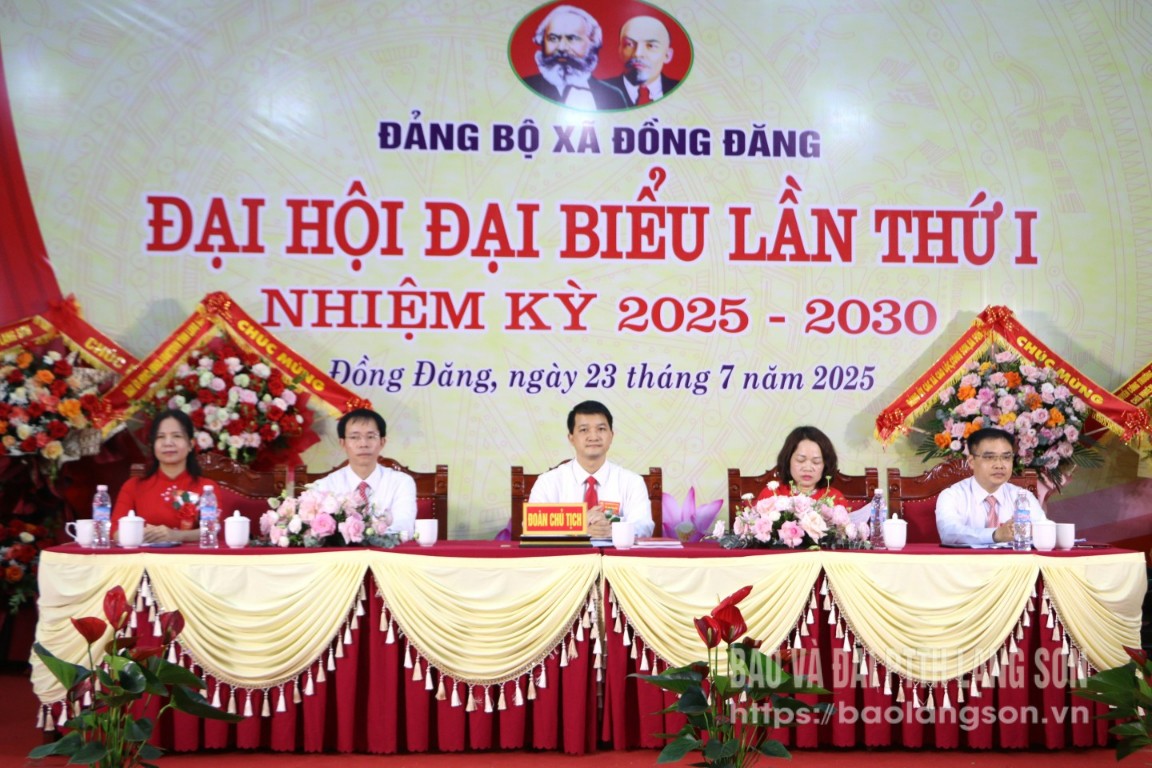 Đoàn chủ tịch điều hành đại hội