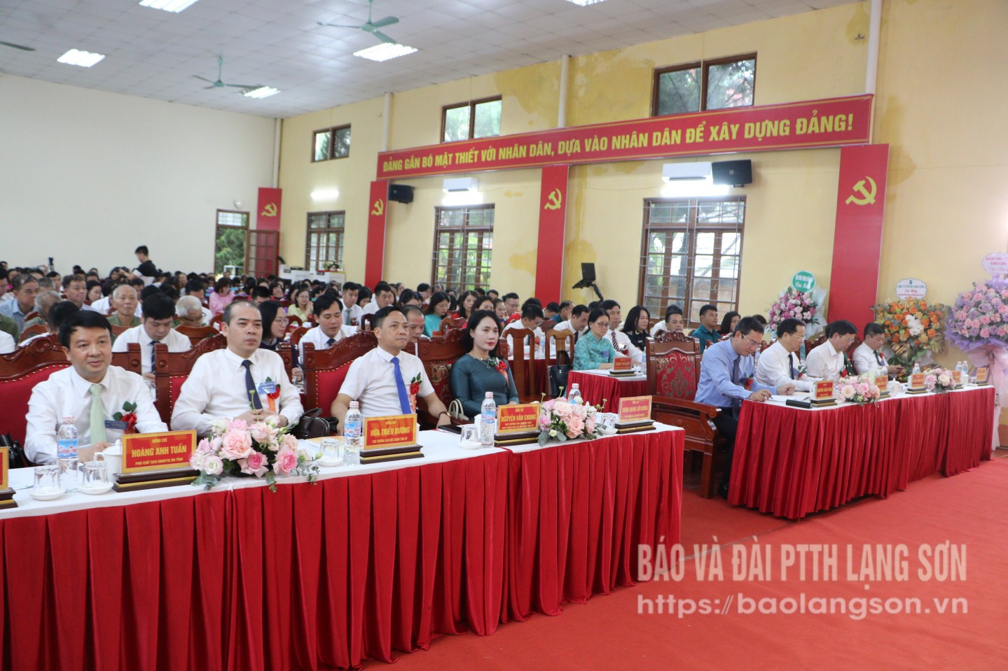 Các đại biểu dự đại hội