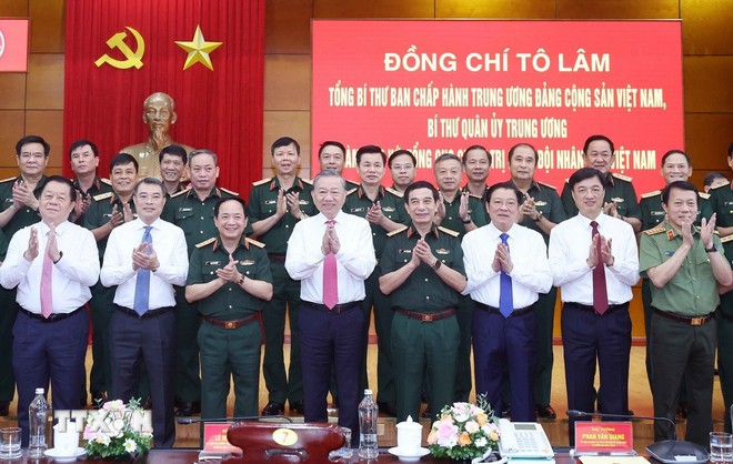 Tổng Bí thư Tô Lâm và các đại biểu chụp ảnh chung. (Ảnh: Thống Nhất/TTXVN)
